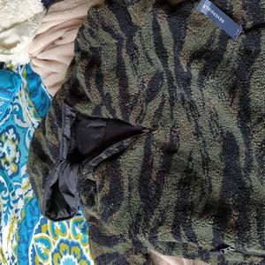 Gap Reversible Pullover Fleece/Puffer